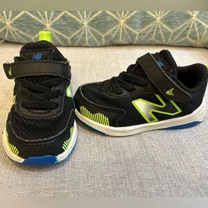 New Balance Toddler Boys shoes size 5 - Like New